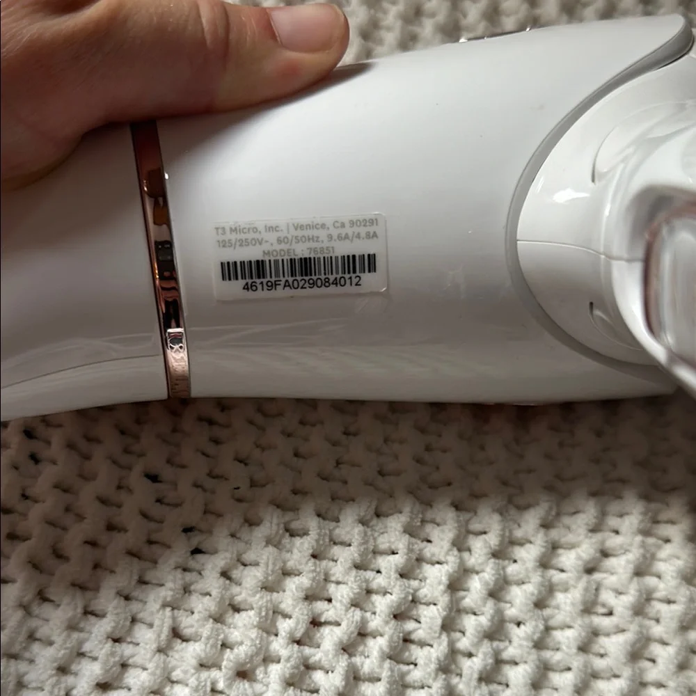 T3 FEATHERWEIGHT COMPACT with Attachments - Picture 4 of 6